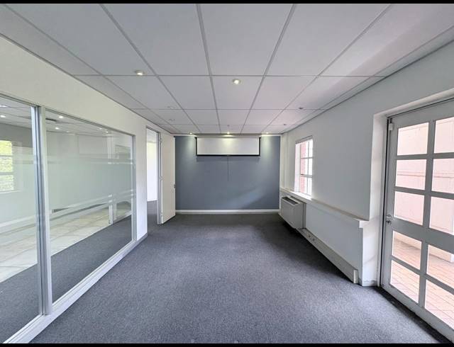 1,390M² OFFICE FOR SALE IN WITKOPPEN